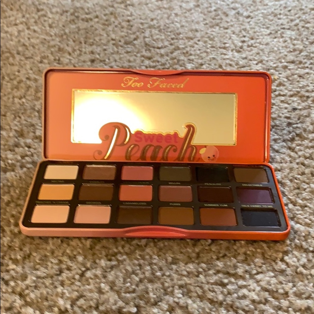 BNWB Too Faced Sweet Peach Eye Shadow Palette